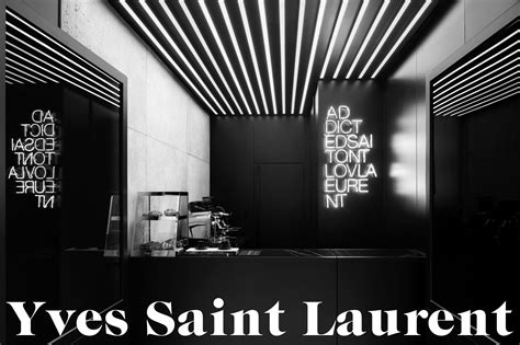 yves saint laurent café paris|yves Saint Laurent exhibit Paris.